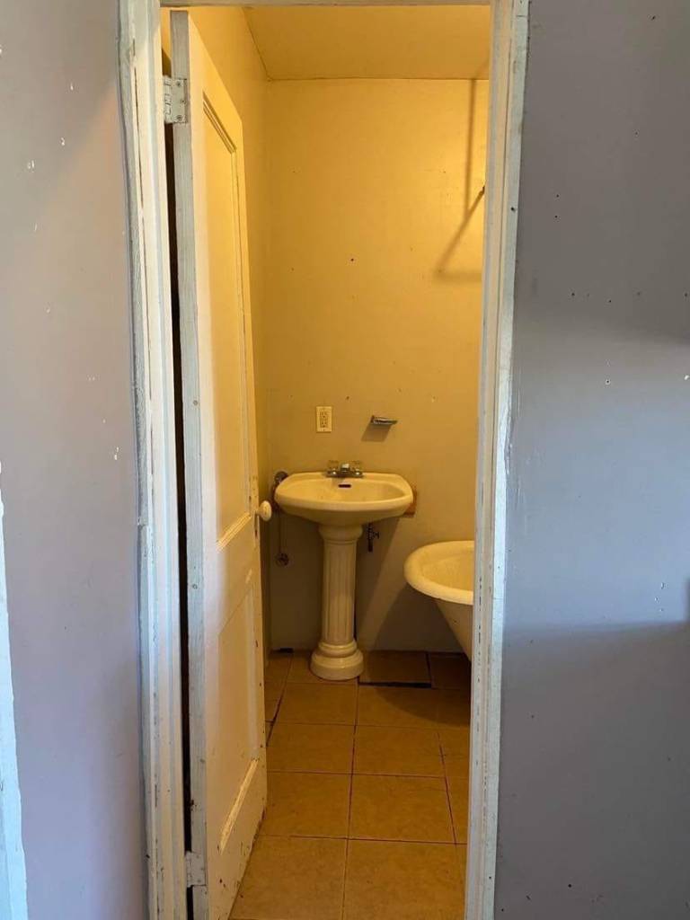 bathroom before renovation
